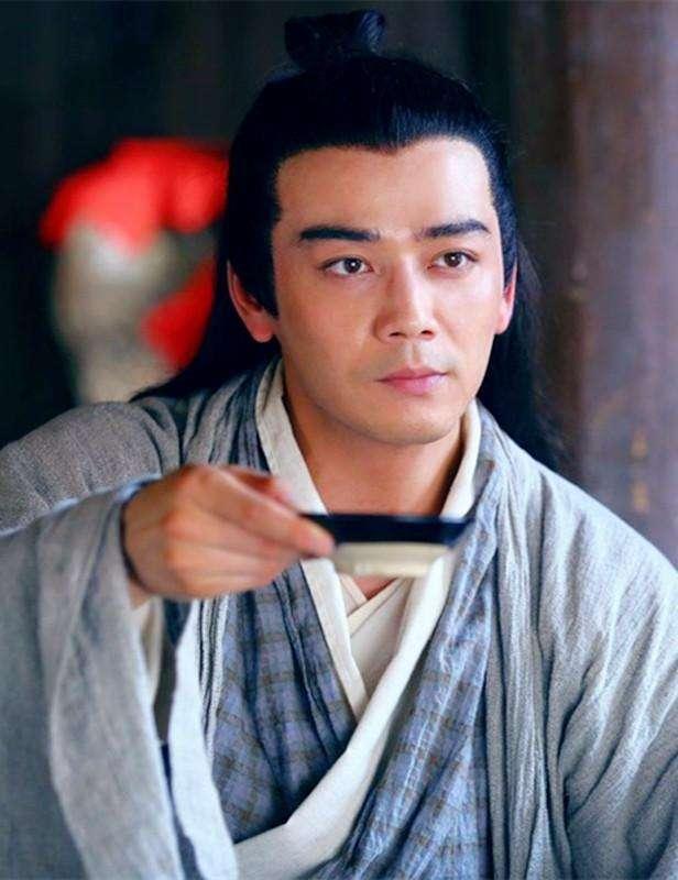 长大后,刘曜南征北战,立下了赫赫战功,但这个人嗜酒如命,而且随着年龄