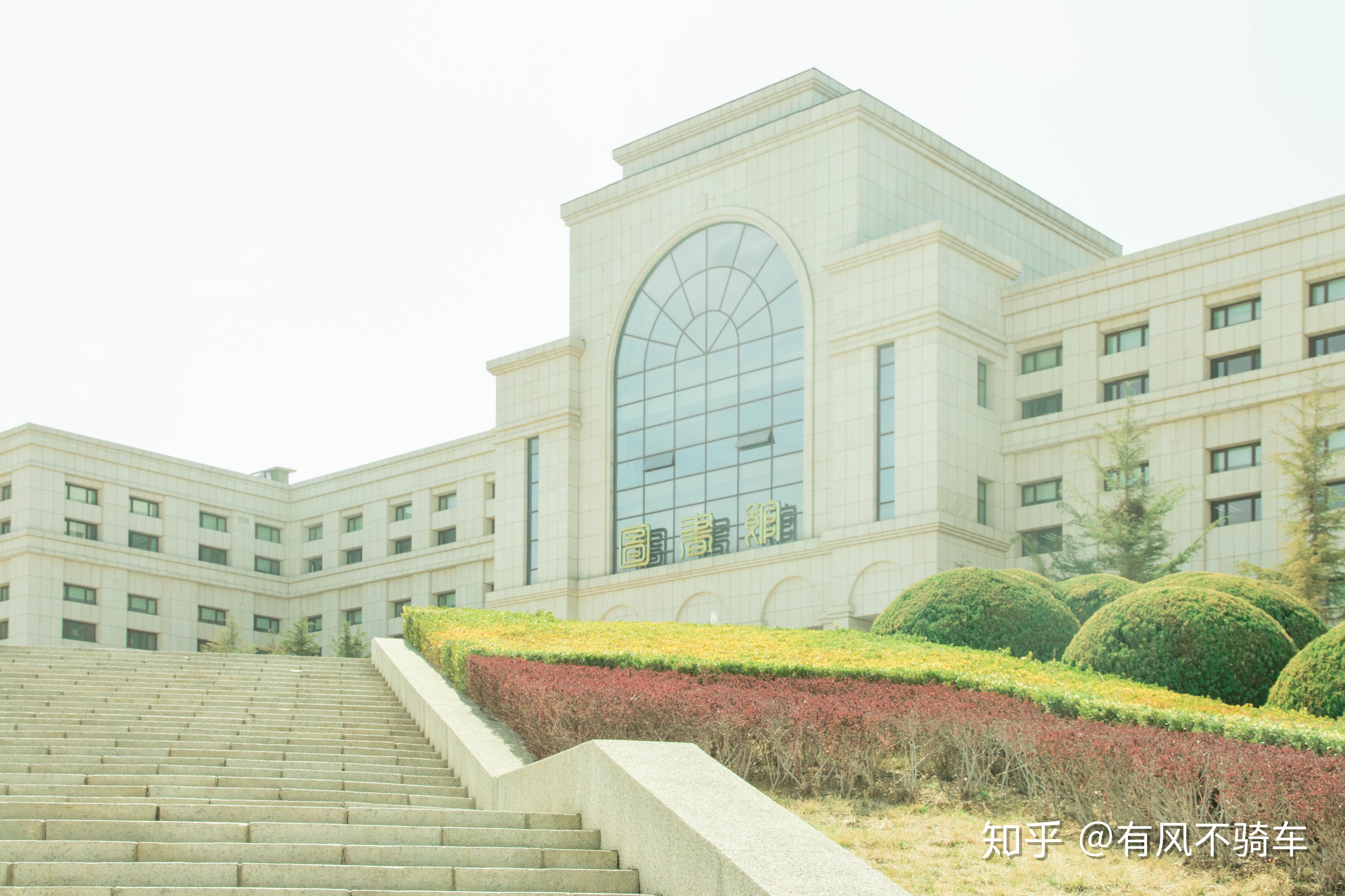 有没有关于大连大学的有趣的照片可以分享一下吗