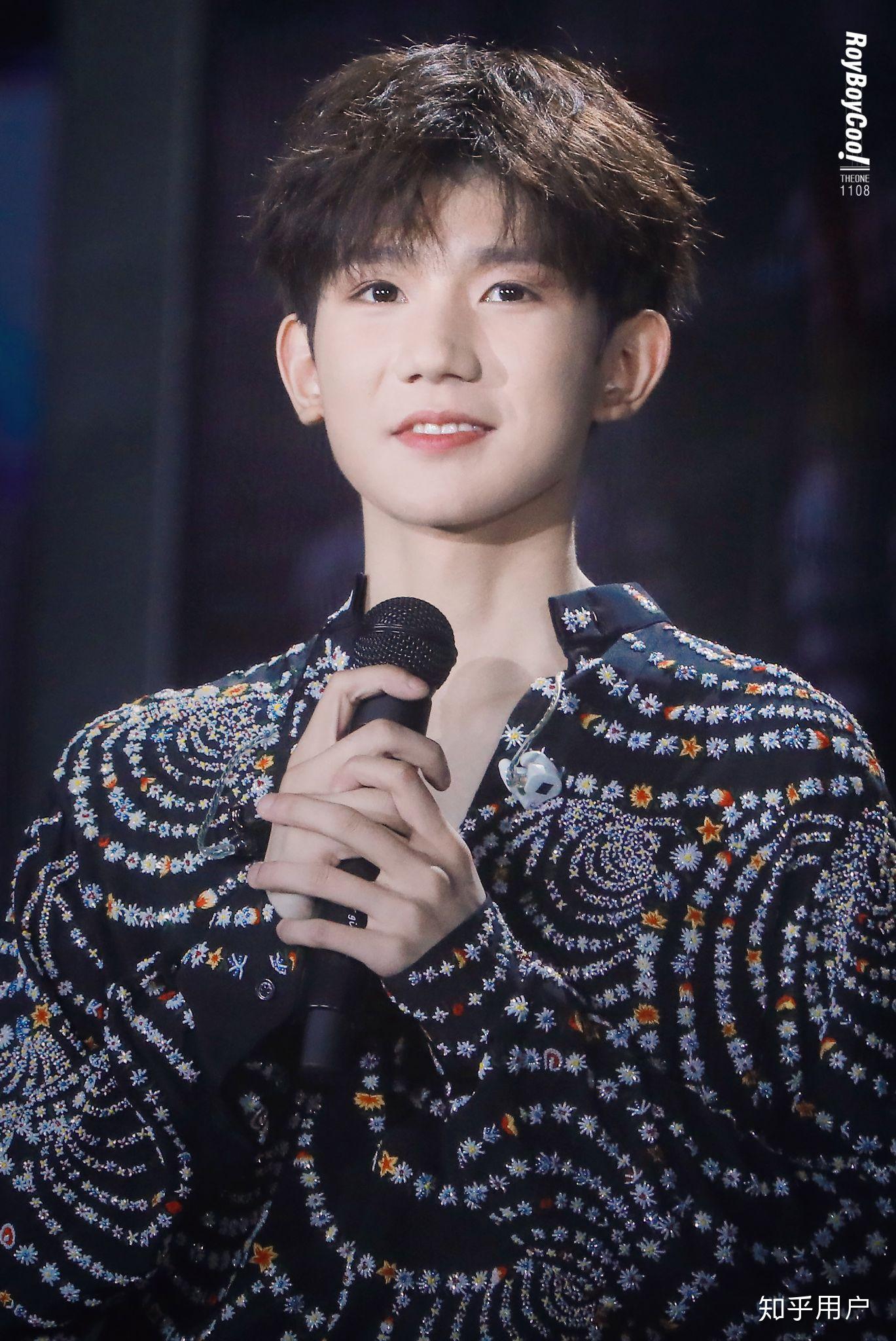 王源有哪些让你惊艳到的照片?