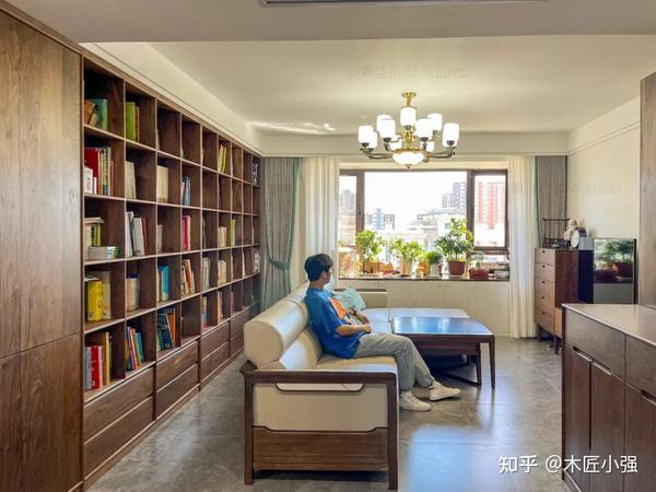 客厅多宽能做沙发背景书柜？北京业主巧用洄游动线打造更多家人互动场景 - 知乎