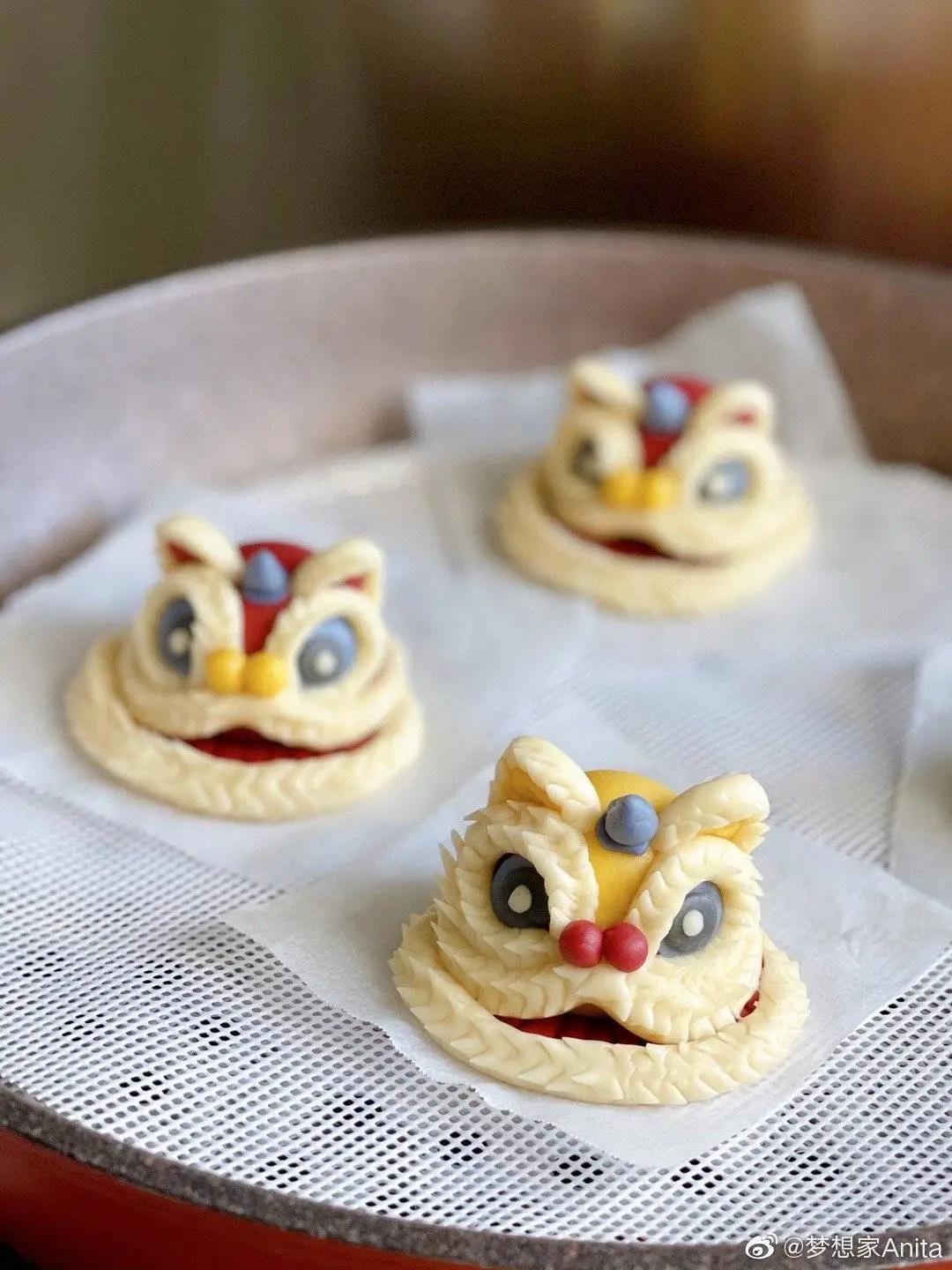 想来个喜庆的狮子,也好办,这手工之细密,只怕再精巧的布老虎,也不好拿