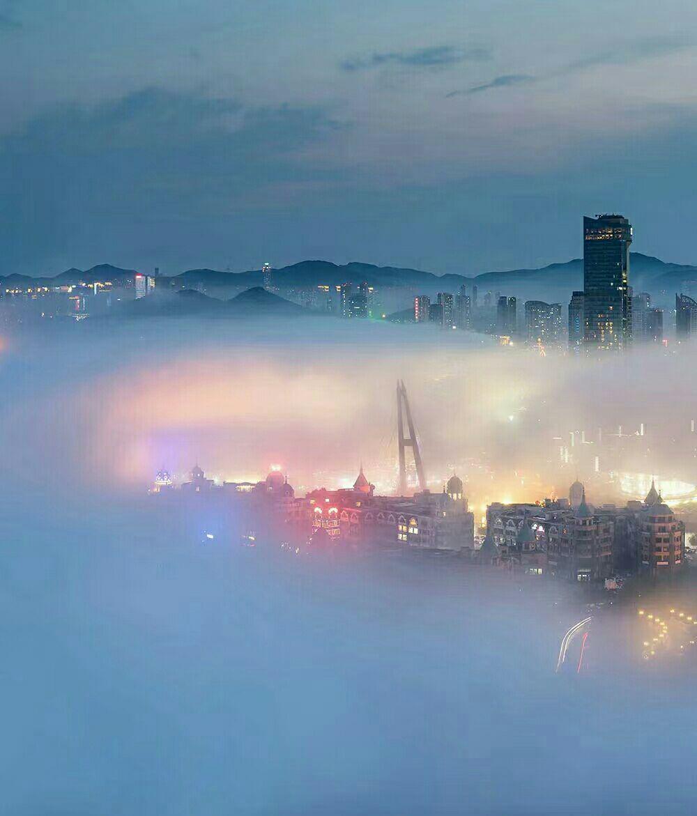 如何看待大连劳动公园地标大足球起火?