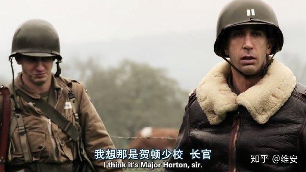 步兵团2营e连的一名军官 在hbo的迷你剧兄弟连中由大卫·史温默饰演