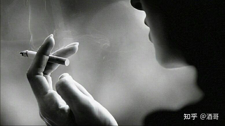 宣布戒烟,自此无论上级应酬,埋头写作还是私人独处,再也没见他抽过一