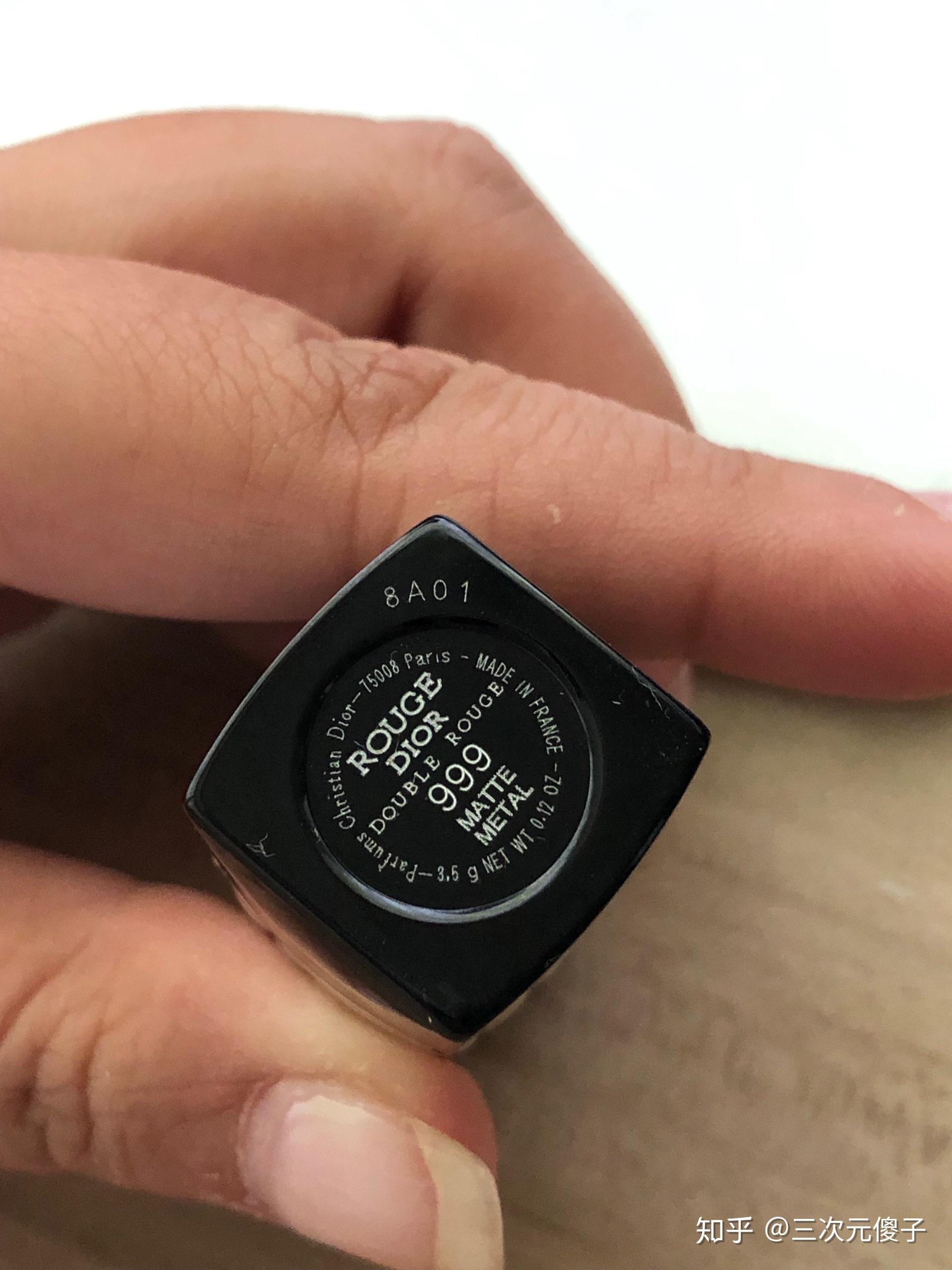 想问一下dior999哑光版,底部是3.5还是3,5. 还有口红可以一直旋转吗?