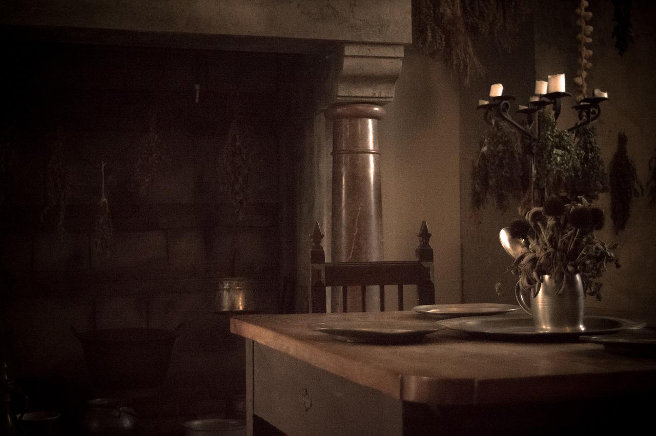 2. 优雅餐具摆放法