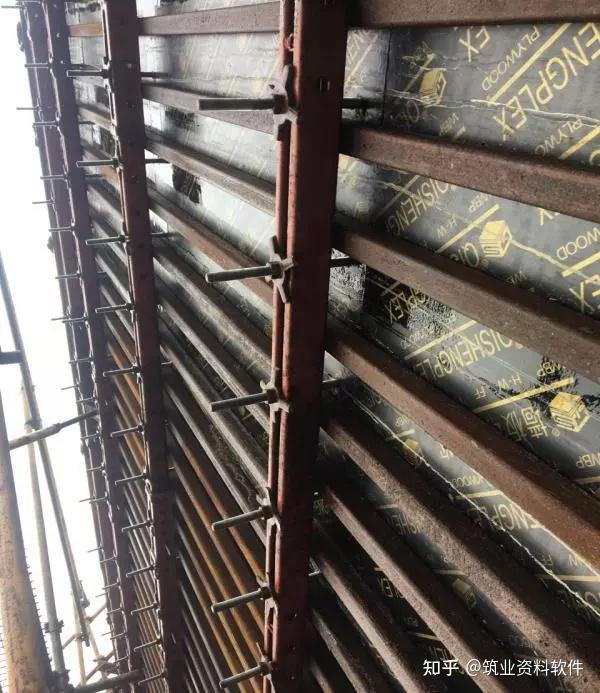 剪力墙模板免开洞施工示例学习