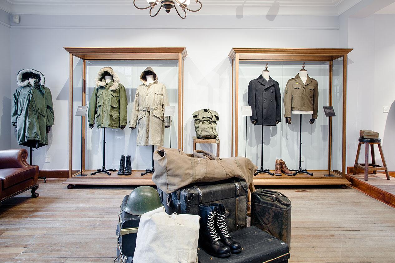 男装品牌akclub收藏了二战时期许多珍贵的服饰并以此开设了老军装博物