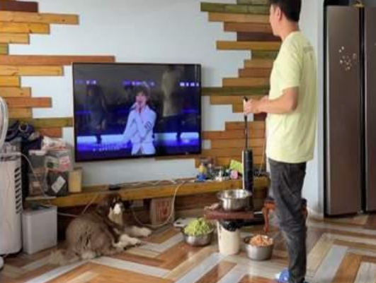 《乘风破浪》第三季开播:谢娜主持终于拿手卡了,有被王心凌甜到(2021乘风破浪第三季播出时间)