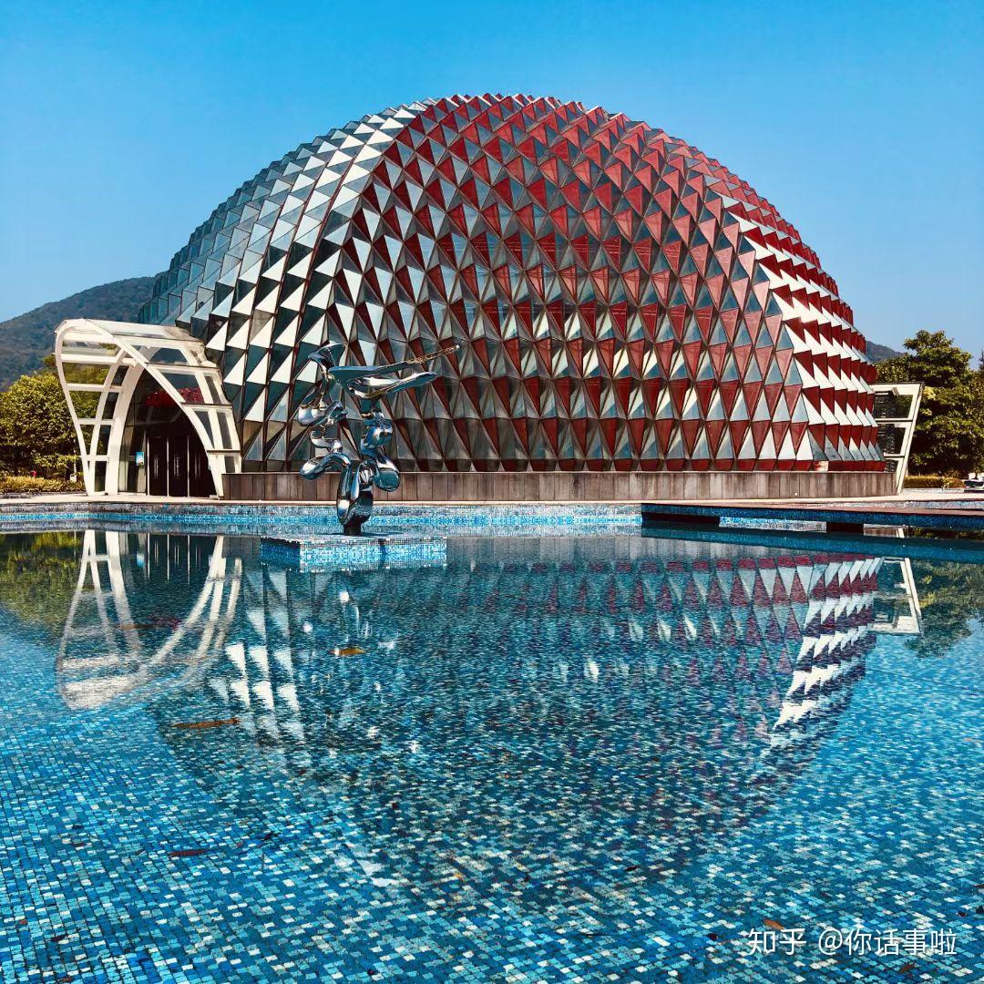 彩虹滑道,荔枝广场的温泉,是不是很吸引人呢在广州的朋