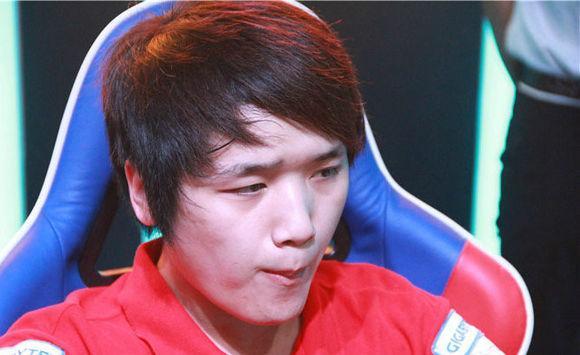 we微博官宣因身体原因微笑不再担任主教练