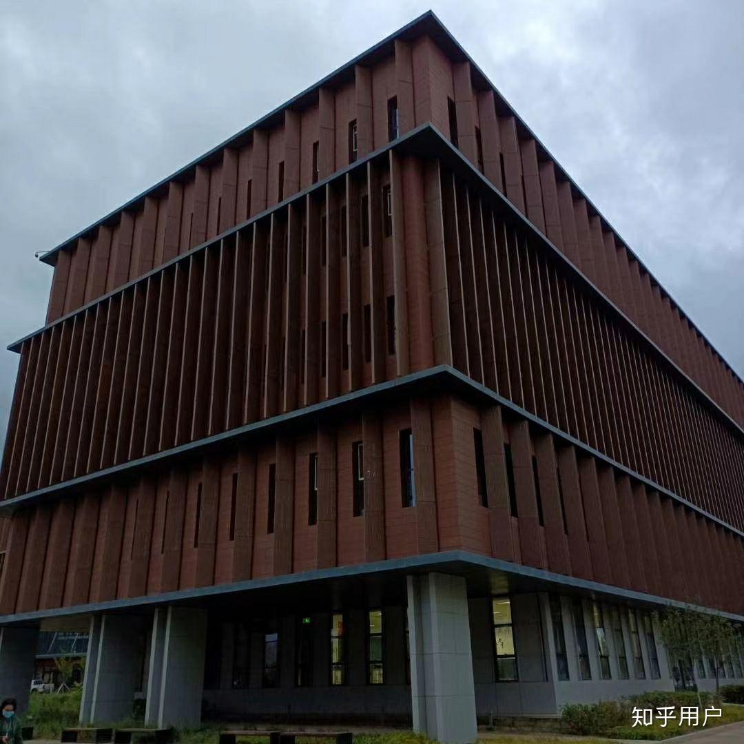 在新疆医科大学厚博学院就读是什么体验