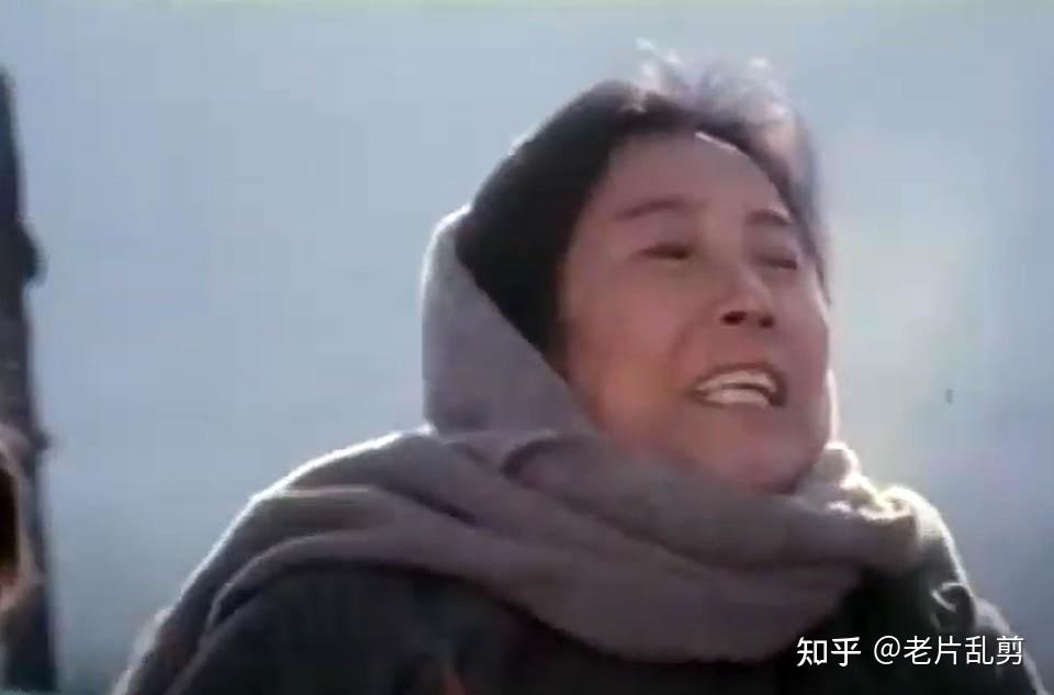 《飘逝的花头巾》1985年出演张辉执导的《狼犬历险记》片中饰演蚂蚱妈