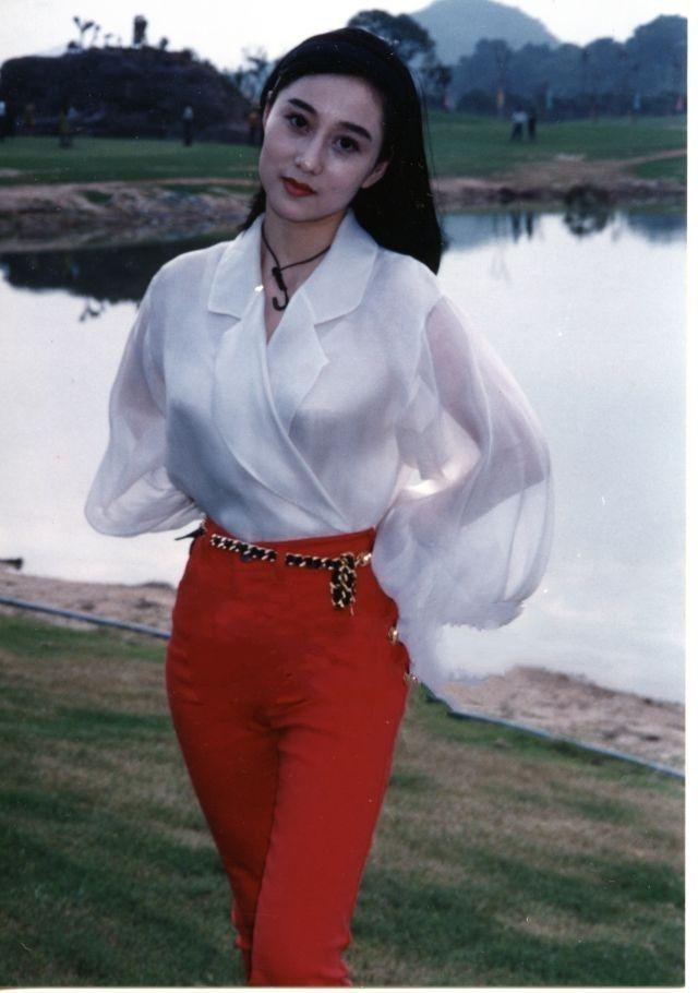 撇开巨乳利智真的美艳动人吗