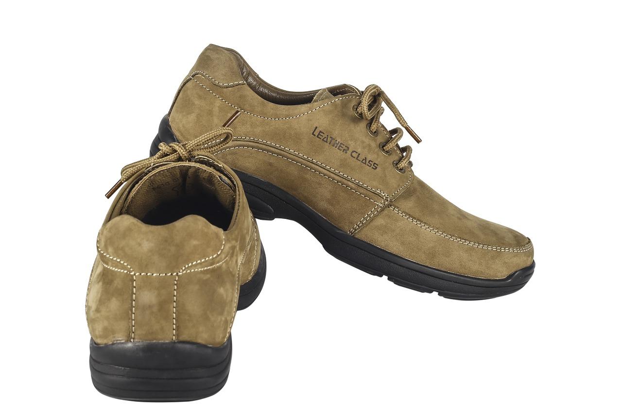 4. 涤纶鞋拖易清洗