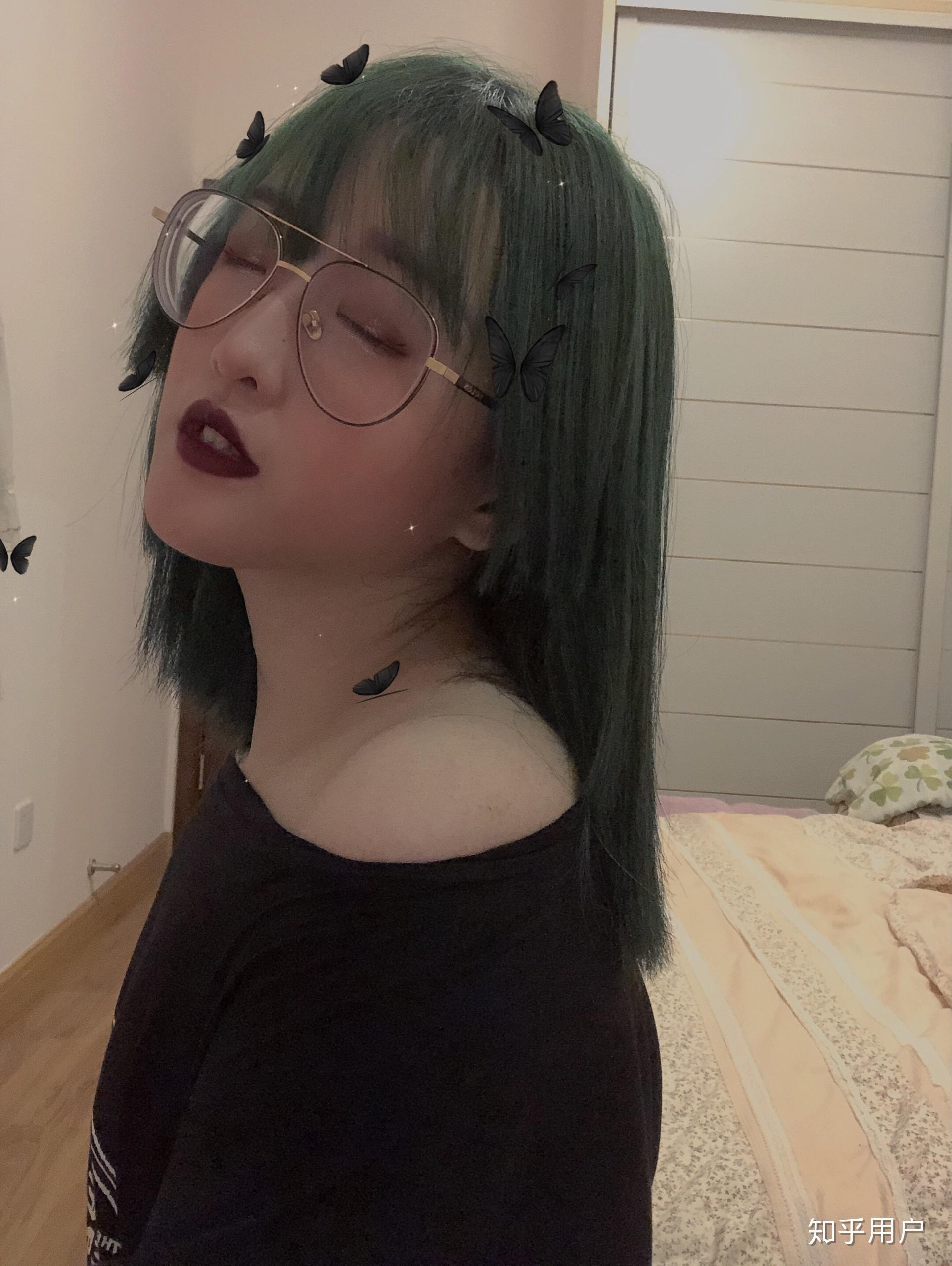 头发染绿色自己很喜欢但是爸爸妈妈说是小太妹怎么办