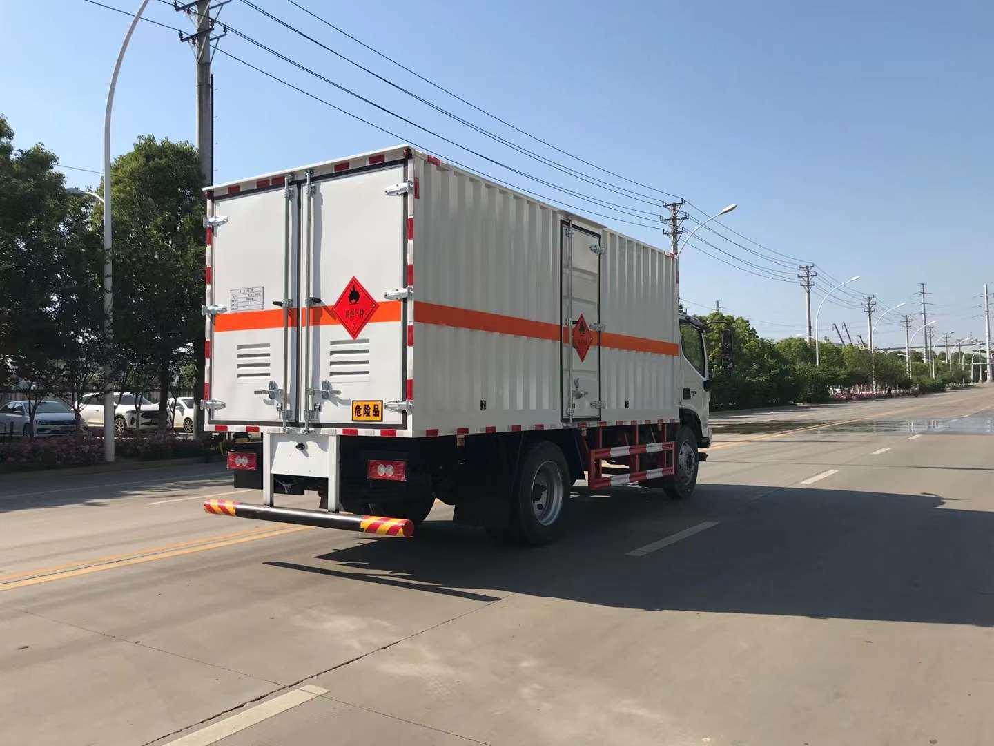 奥铃黄牌52米易燃气体厢式运输车