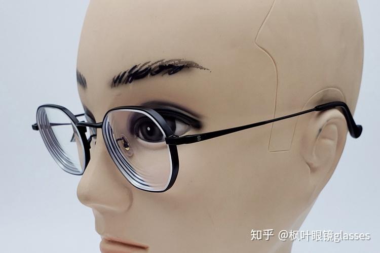 请问我675散光75轴位180这个镜片是不是很厚哇