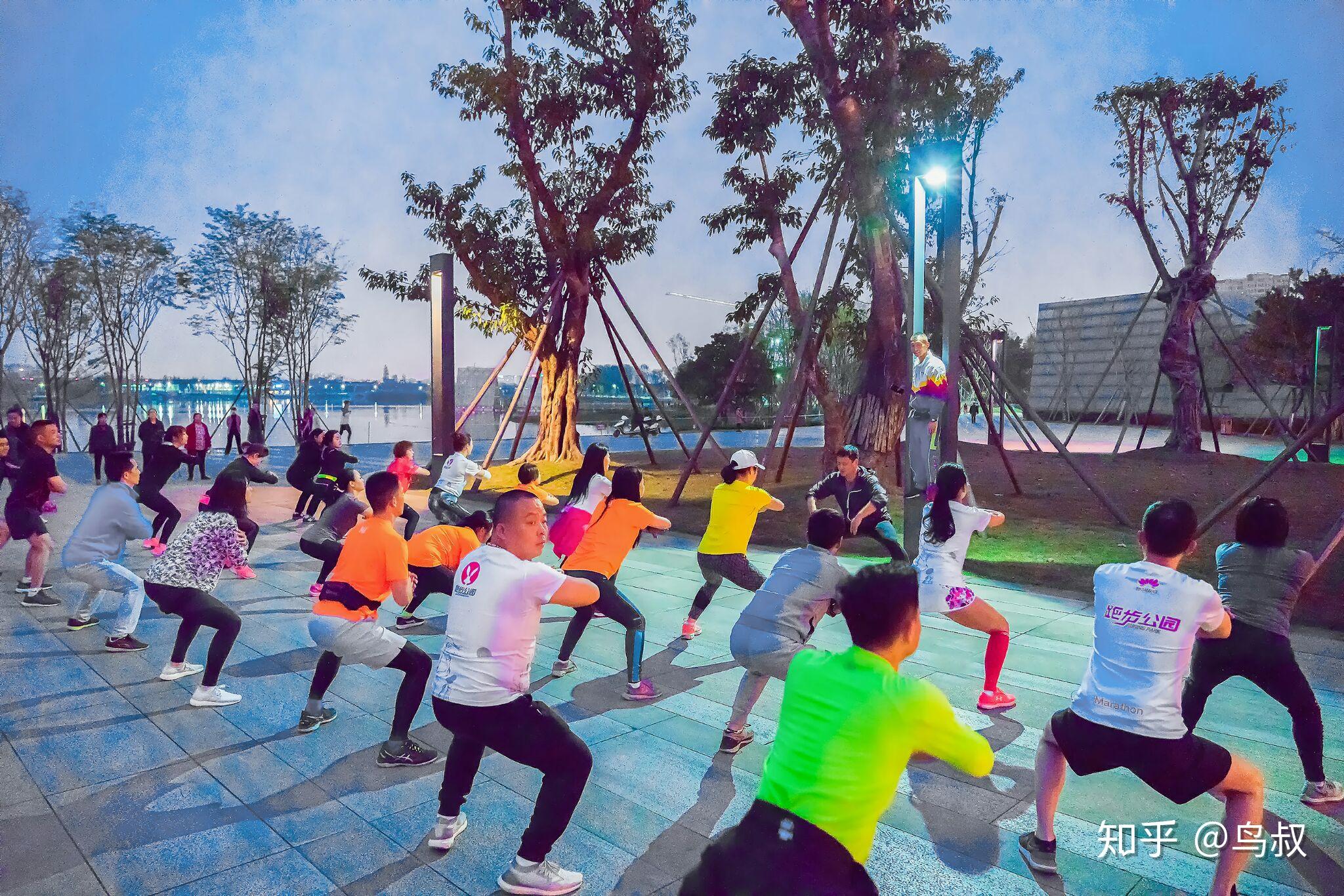 今晚锦城湖不见不散扫上面二维码关注更多跑步资讯