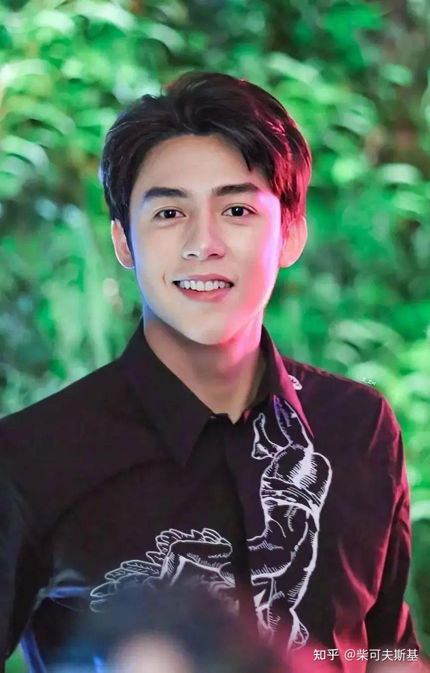 你觉得泰国男明星的颜值天花板是谁? - 知乎