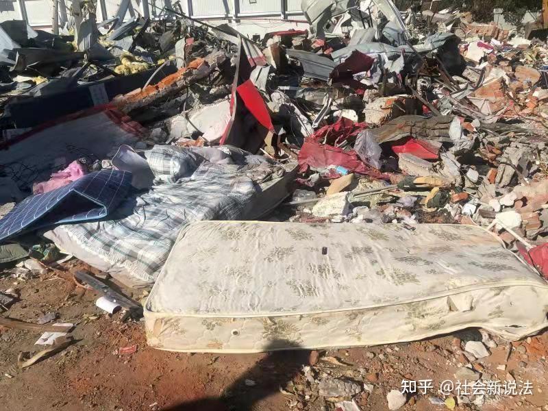 北京顺义一服装厂遭遇强拆 瞬间化为乌有