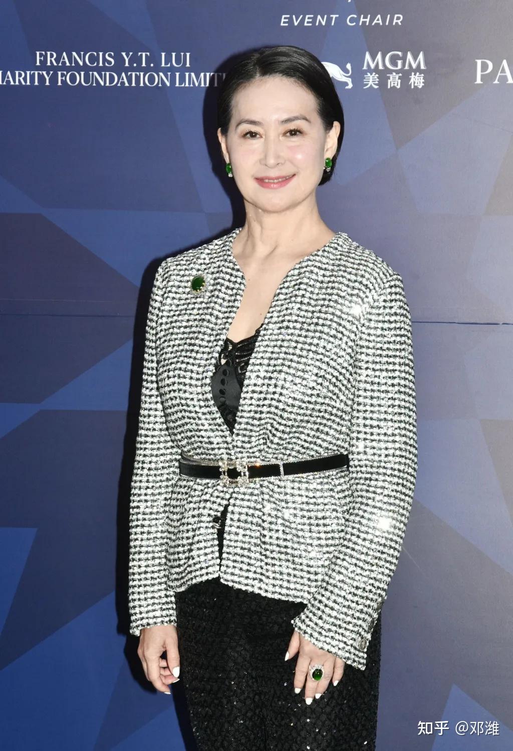 何超琼穿50块布鞋配"爱马仕"?松弛感穿衣尽头是接地气