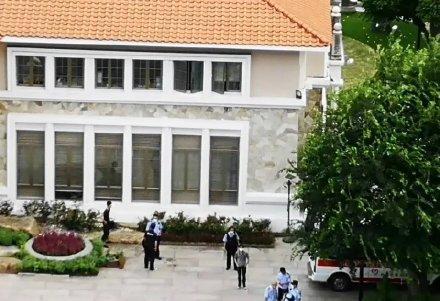 美的集团创始人何享健遭挟持,何享健之子何剑锋从自家别墅旁边的河游