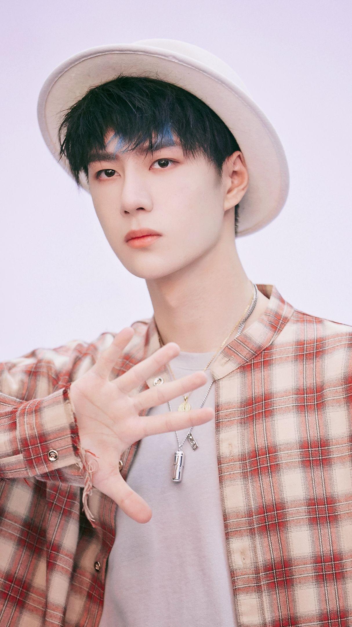 有王一博的高清无水印壁纸吗