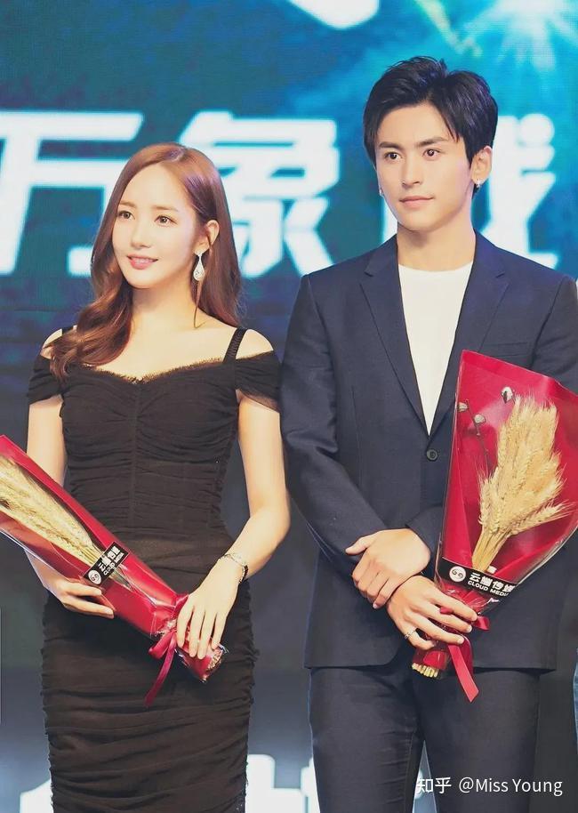 越看《山河令》,越觉得张哲瀚饰演的周子舒很好看,这是为什么? - 知乎