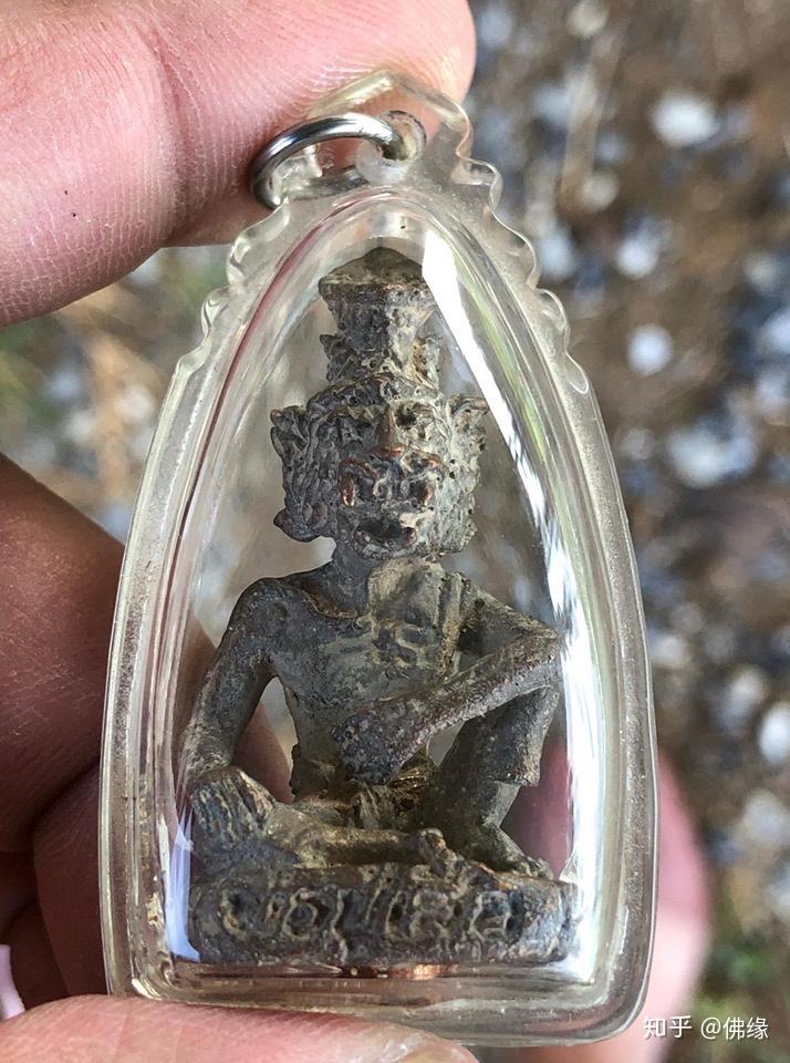 鲁士分佩戴或供奉,还有各种化身,有头像有牌,如果你是学生,工作人士