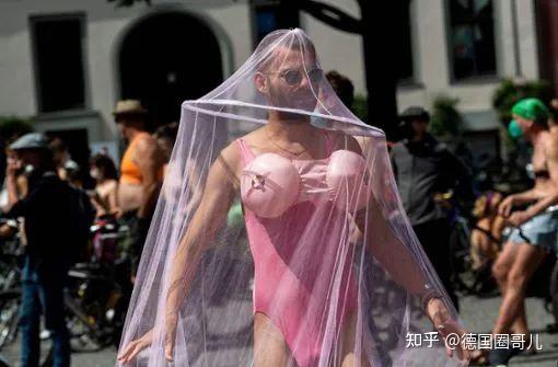够疯狂德国柏林女性裸上身游行我的身体我做主