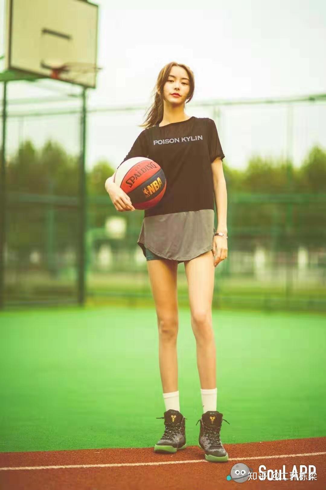 女生打篮球该怎么穿