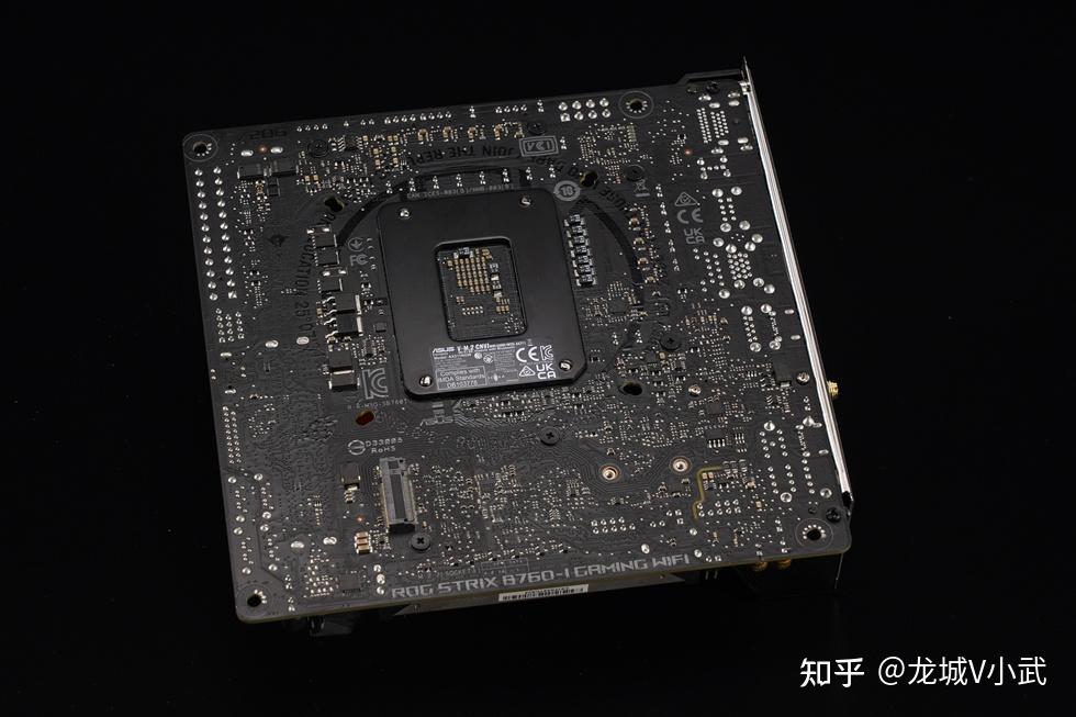 超大杯itx主机tttower200rogb760iasus4070ats装机分享