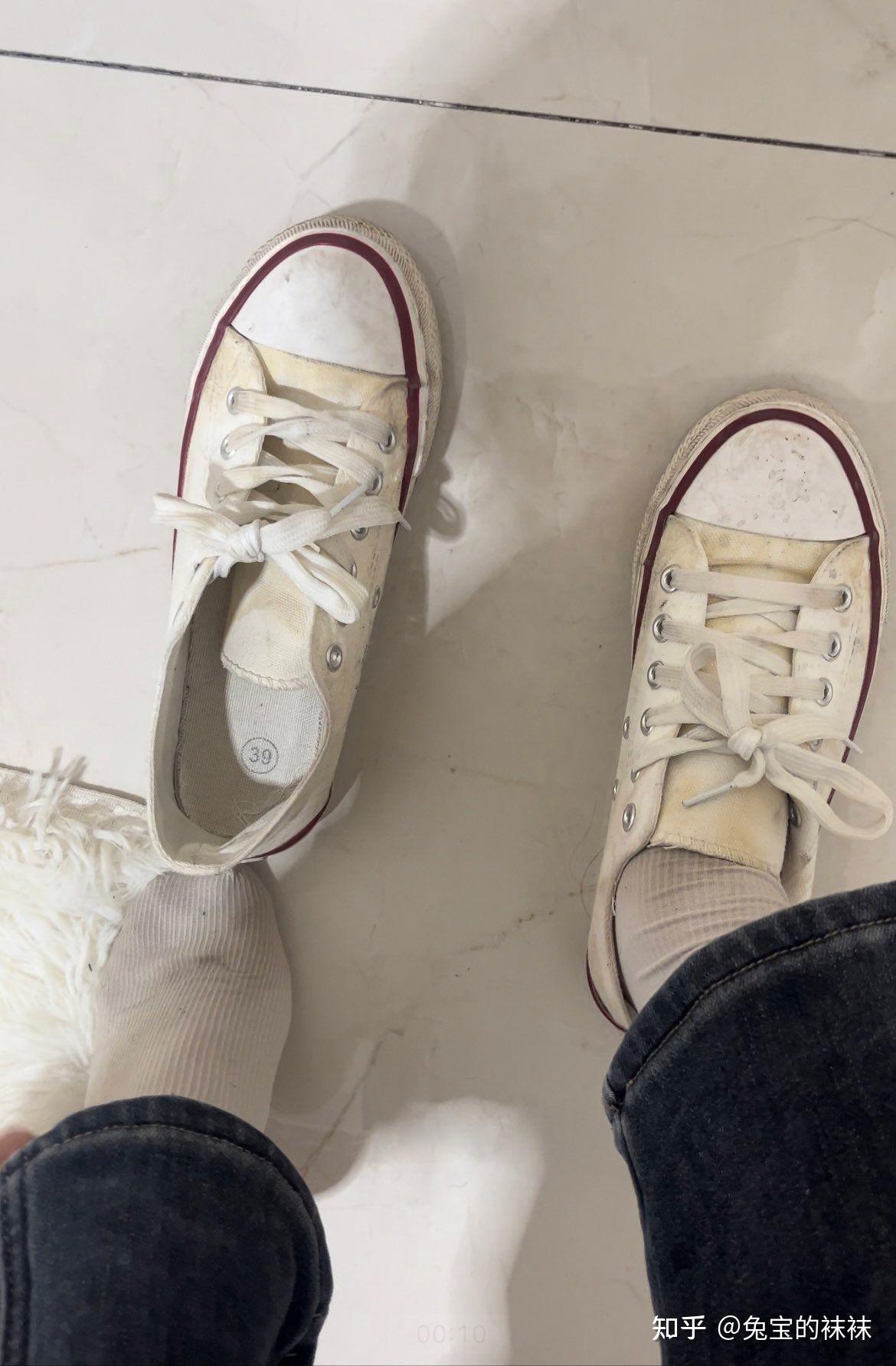 姐妹们你们穿帆布鞋穿袜子吗?