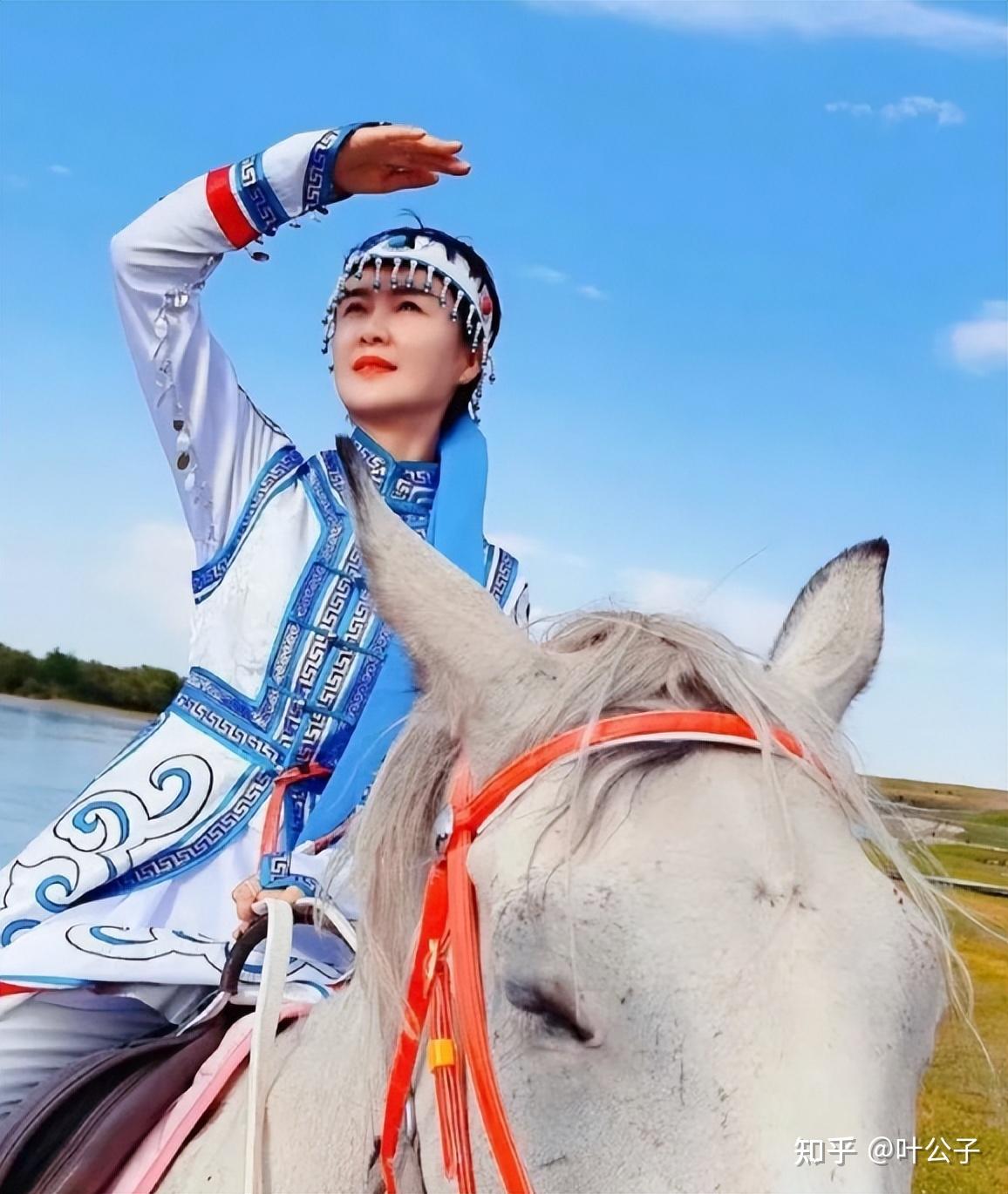 贺娇龙遗体已回到昭苏,母亲一直反对她骑马,丈夫数次劝她辞职