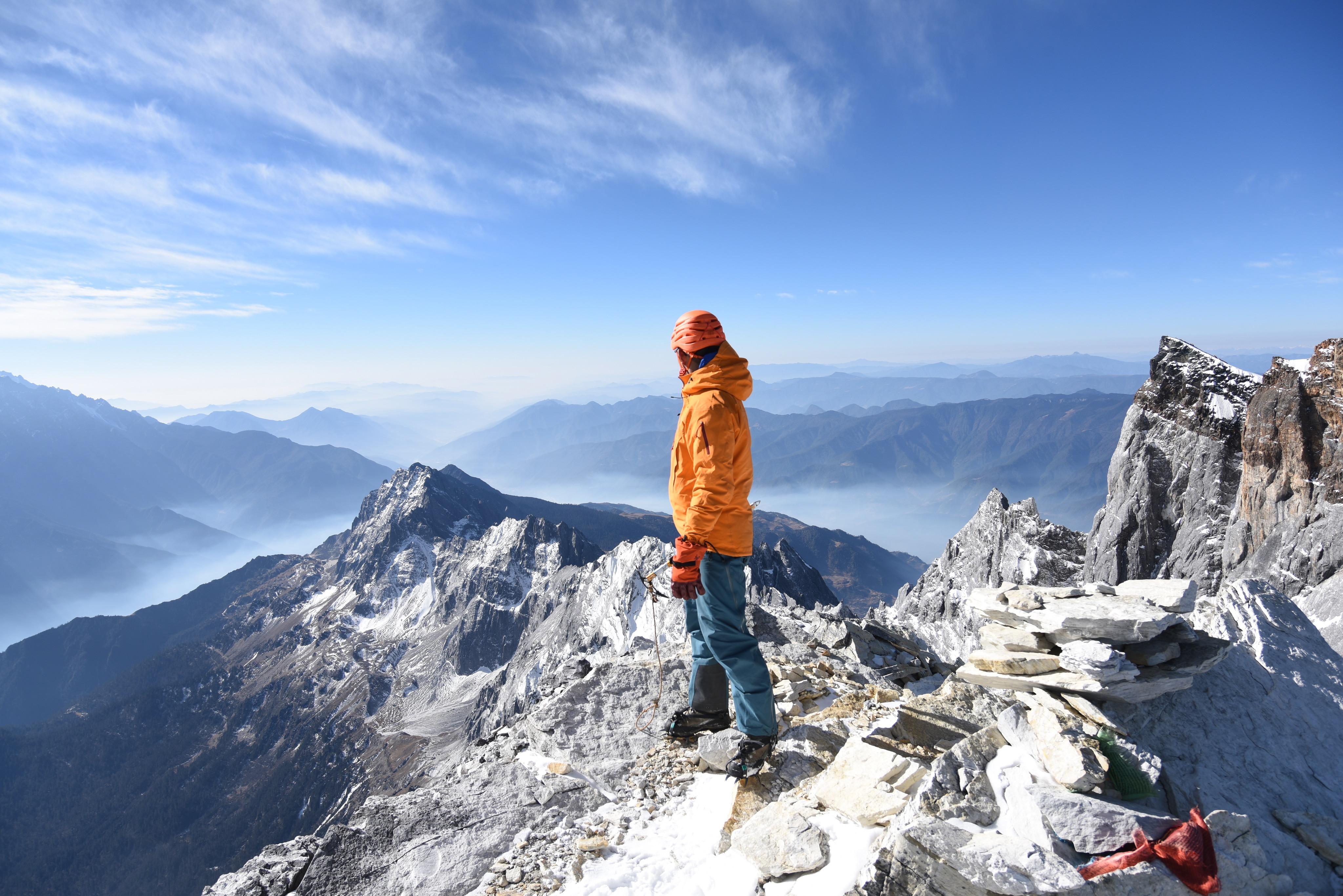 登顶雪山后你会用什么姿势拍照纪念