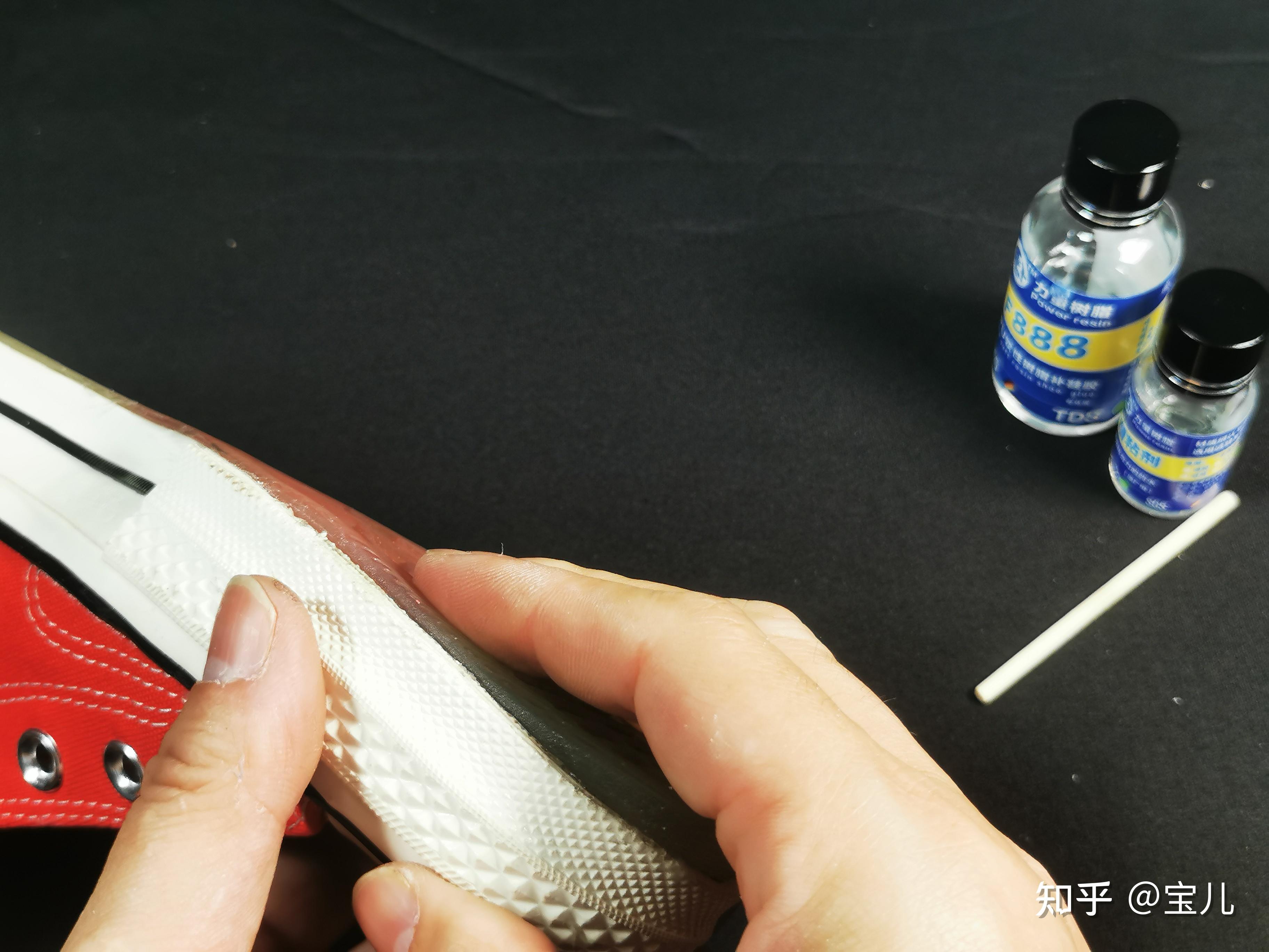 缝缝补补又3年，匡威水晶橡胶鞋底开胶的修补方法，一定要收藏 - 知乎
