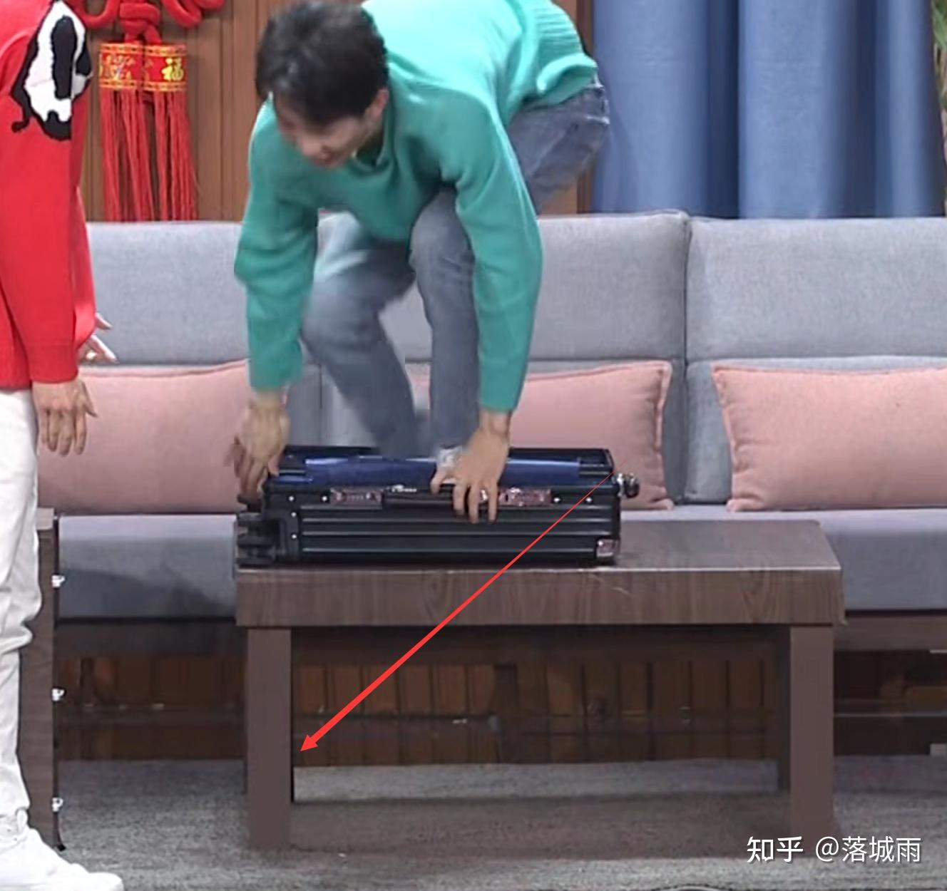 2021春晚中的魔术喜从天降你看懂了吗你觉得这个魔术表演的怎么样