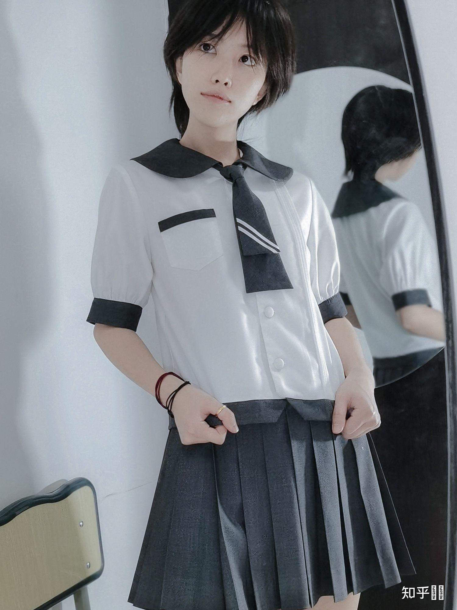 短发穿lo裙或jk制服真的好看吗