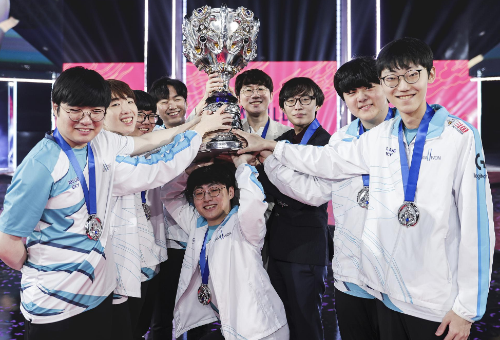 《英雄联盟》s10 冠军选手 ghost 宣布退役,如何评价他的职业生涯?