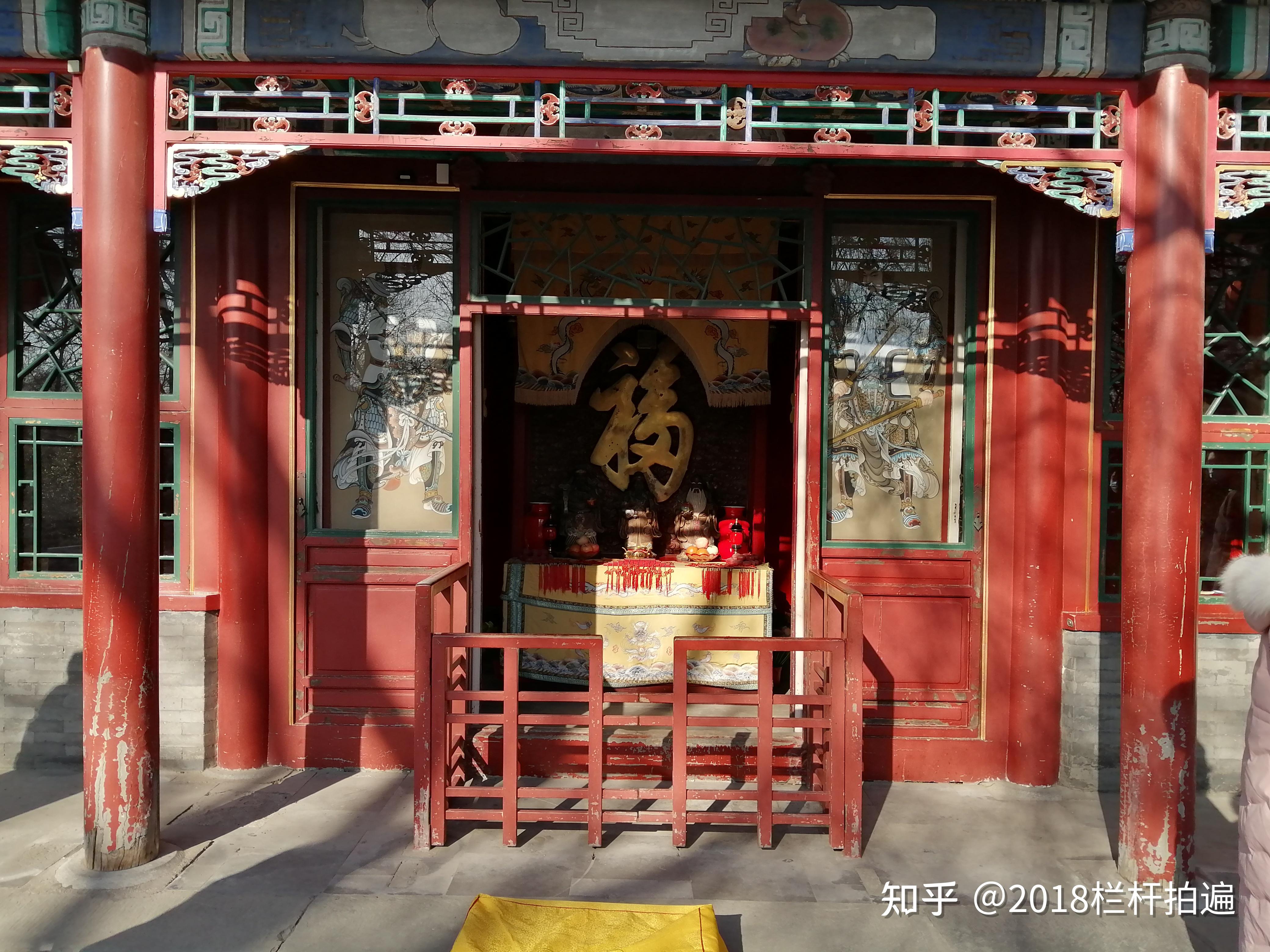 俯瞰西北方的"宝朴斋"下图,这是"邀月台"东侧的游廊,下方是"听雨轩"