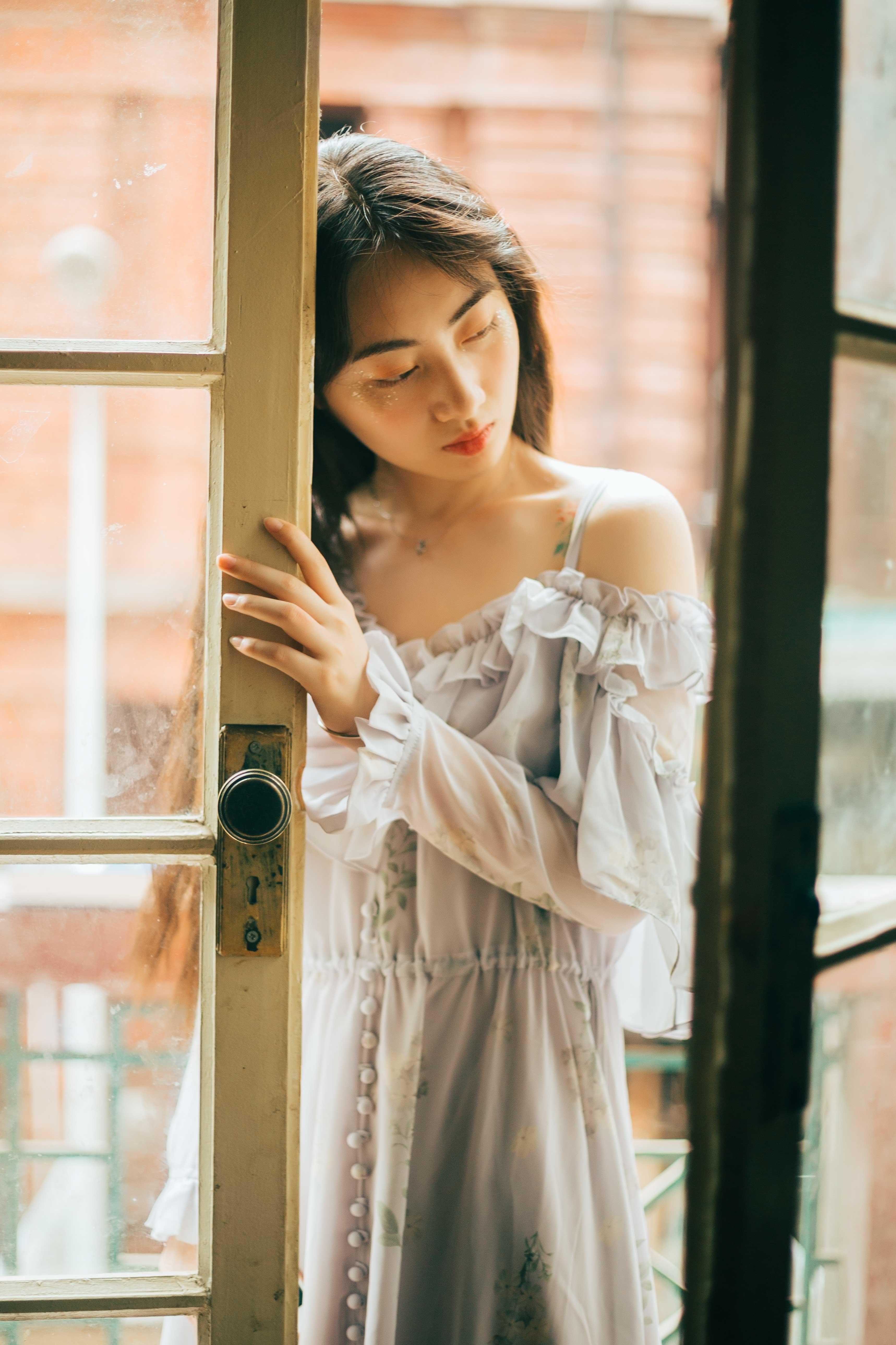 如何给身材或长相一般的女生拍写真? - 知乎