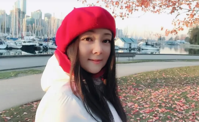 他是贾宝玉扮演者曾透露暗恋剧组一名女演员说剧组小伙子都暗恋她