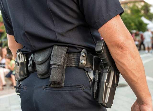 美国警察 执勤腰带上的7种个人警用装备 知乎