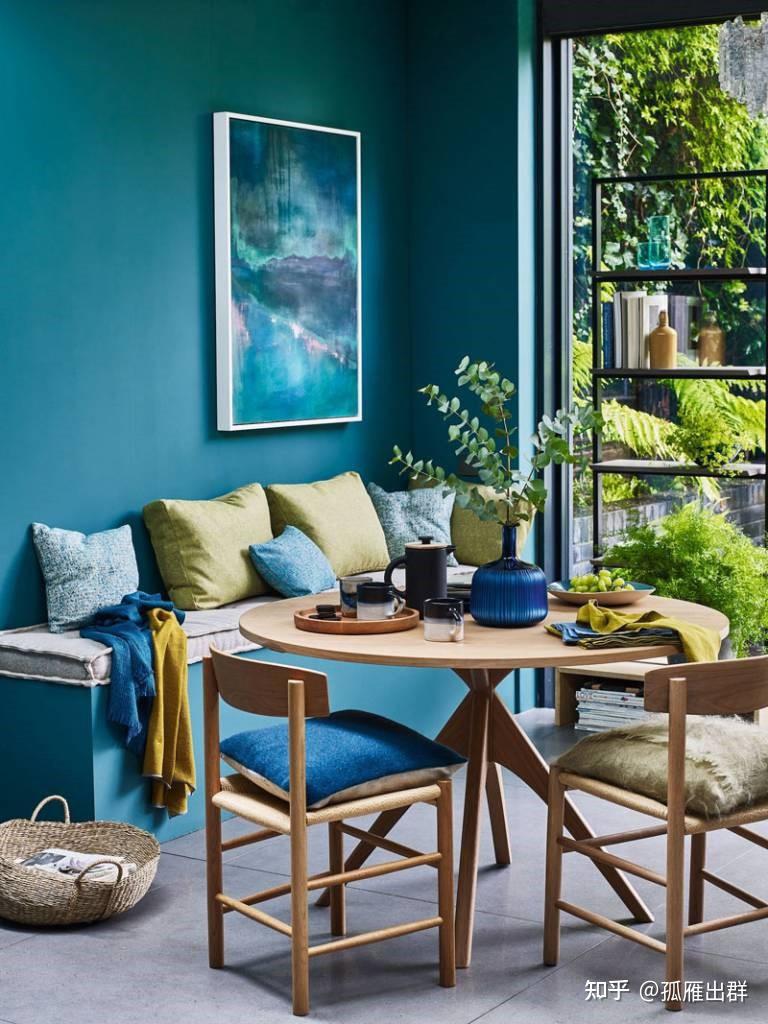 色轮上的同类色同类色就是指在这个圈上相邻的颜色,该方案使用色轮上