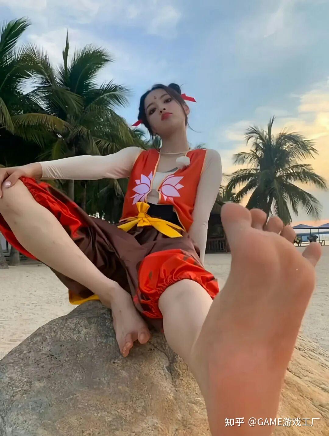 杨超越美腿玉足 性感可爱