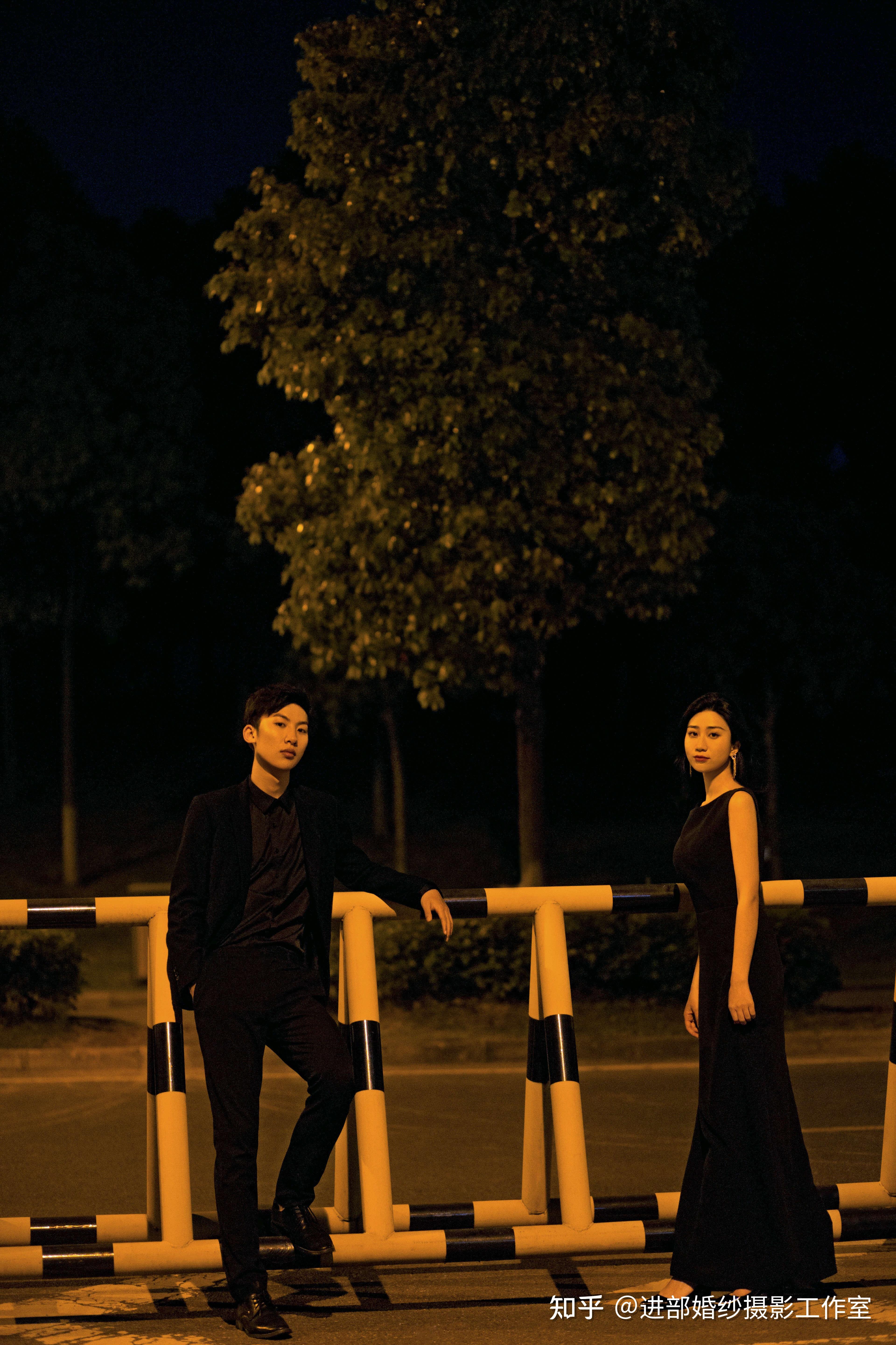 在长沙隧道里拍出的夜景街拍婚纱照情侣大片即视感