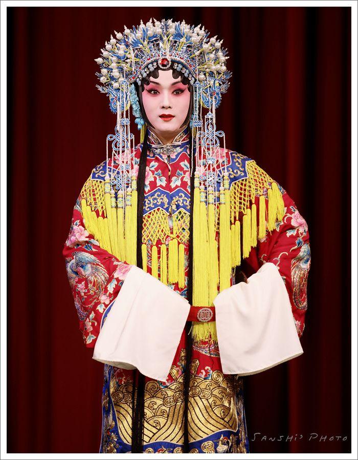 现在中国京剧的乾旦扮相比较好看的有哪些?