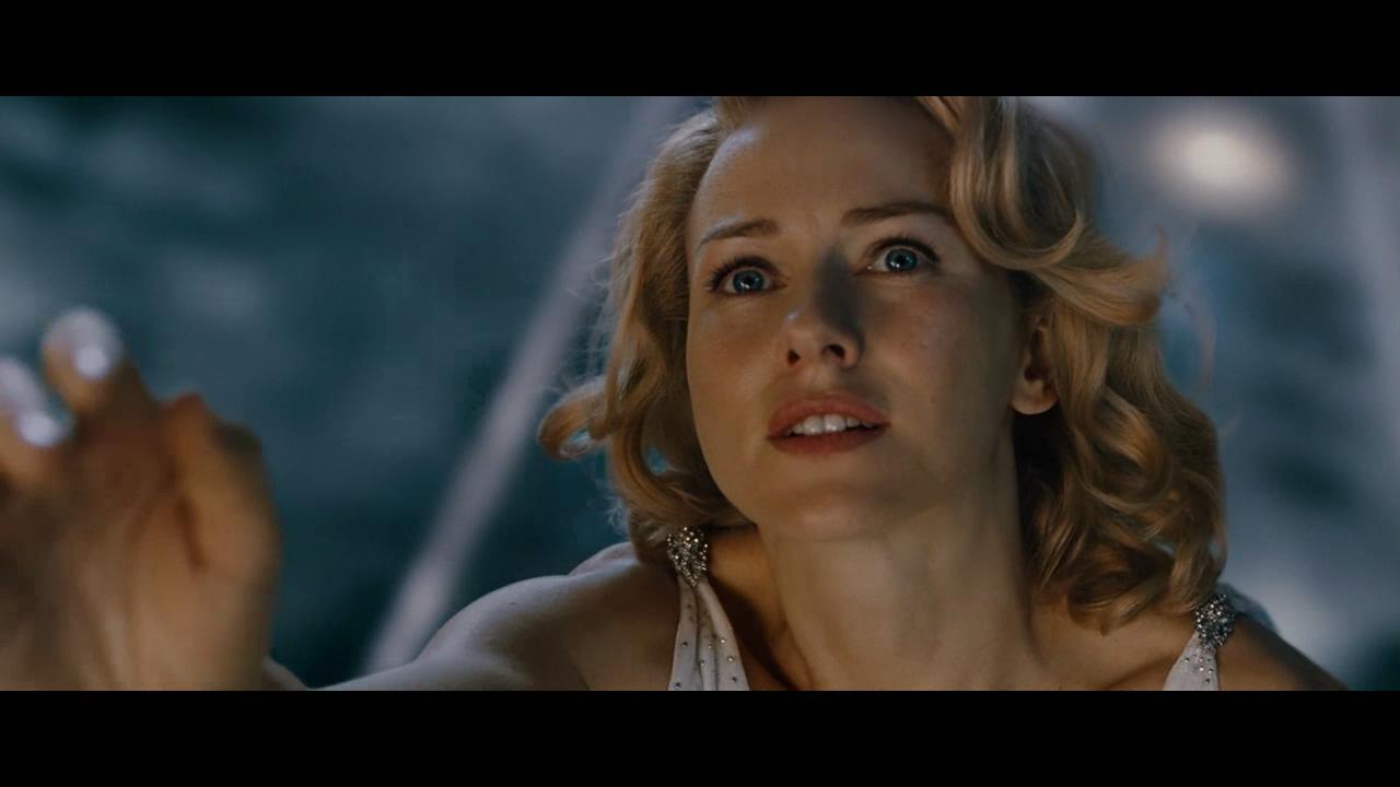 电影金刚中的女主角是爱金刚吗还是单纯的感谢和担心