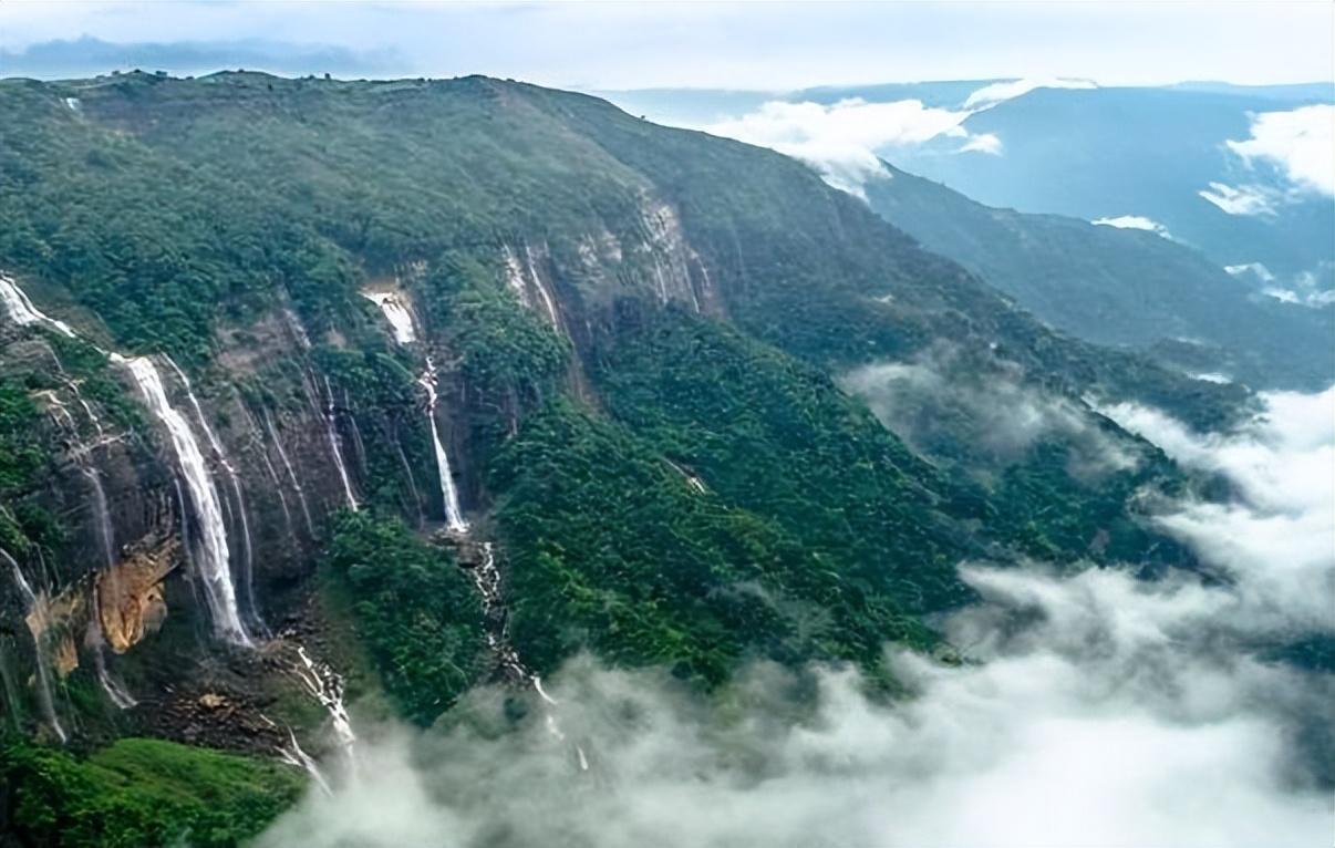一天降水近千毫米乞拉朋齐开启暴雨模式世界雨极或创月降雨纪录